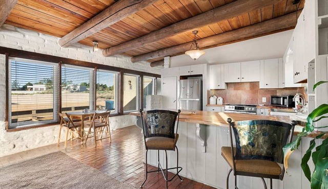 Welcome to Corrales - No House guests without prior approval from host.