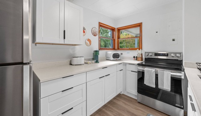 Welcome to Cottonwood Cabin- your 2 bedroom quiet retreat close to the airport.