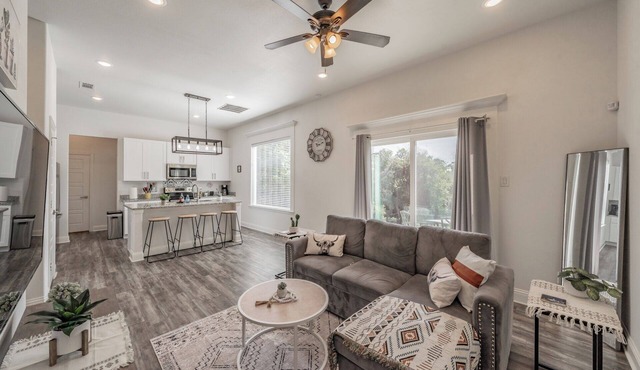Welcome to Cowtown Casita - close to the Stockyards, Billy Bob's and more!