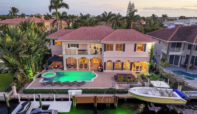 Welcome to Dolce Vita Salata!nAmazing Waterfront Views Meets Italian Villa!