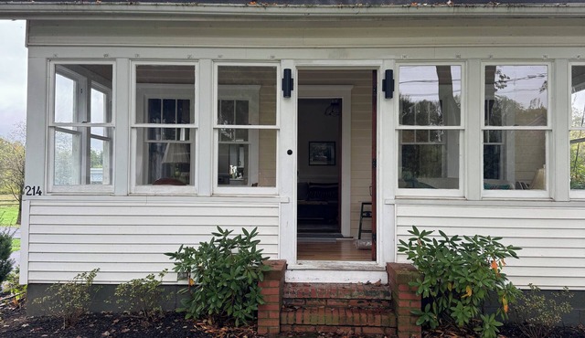 Welcome to Duck Run! A tranquil farmhouse located just outside of Mackeyville.