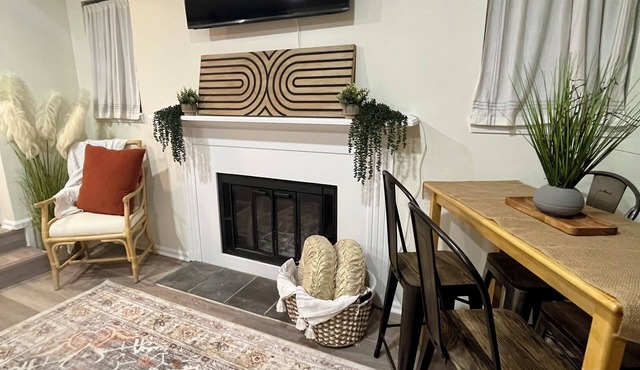 Welcome to Eagles Landing- Beautiful and Clean 2 bedroom/2 bath condo in Indy!