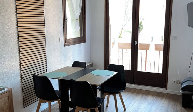 Welcome to Ecr'Ain Montagnard, south-facing apartment at the foot of the slopes