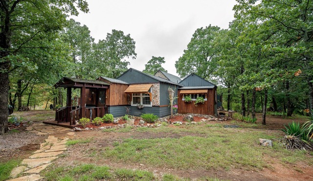 Welcome to Enchanted Rock Retreat – Your Soulful Sanctuary!