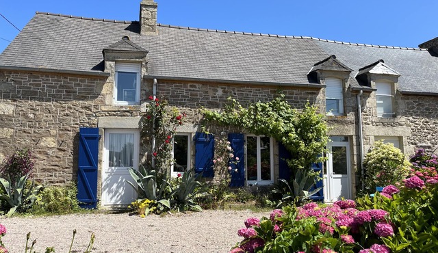 Welcome to Côtes d'Emeraude! Stone house near coastal paths