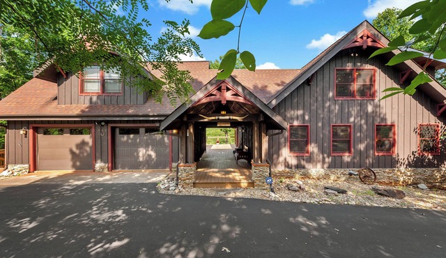 Welcome to Grandview Lodge! A 4 bedroom, 4 bath Mountain Sanctuary with Mtn View