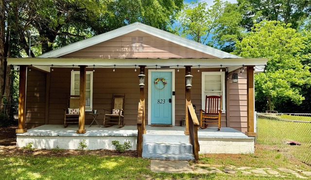 Welcome to Granny's house. Pet friendly!