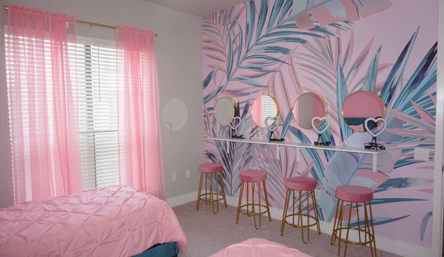 Welcome to Gurl World Pink 2 bdr Loft