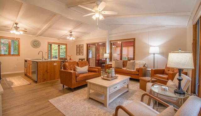 Welcome to Hanscom Hideaway! Cozy 3-bedroom house