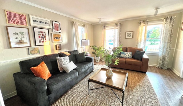 Welcome to happy home Oswego 5 bedroom to bathroom house with WiFi and AC