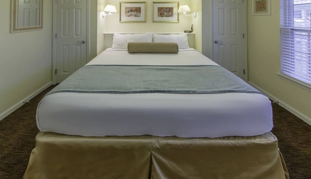 Welcome to Holiday Inn Club Vacations Oak 'n Spruce Resort, South Lee, MA