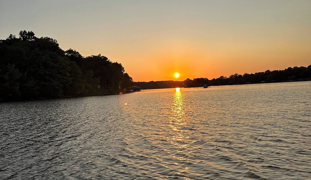 Welcome to Hummingbird Haven- A new lakefront home with amazing sunset views