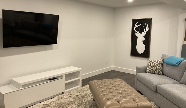 Welcome to luxury living in a perfect location in Blue Mountain