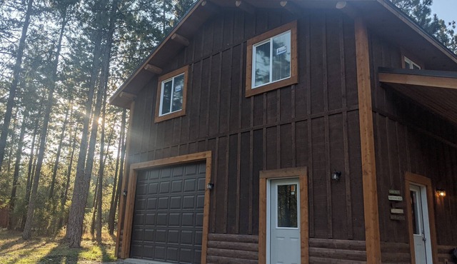 Welcome to Lake Loft! Newly Constructed 2 br/1 bath sleeps 8. Private Lake cove!