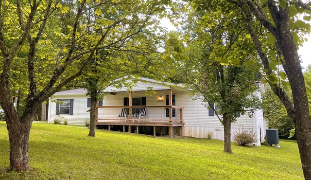 Welcome to Lake'n It Easy on Nolin! Close to Mammoth Cave, in Clarkson, KY.