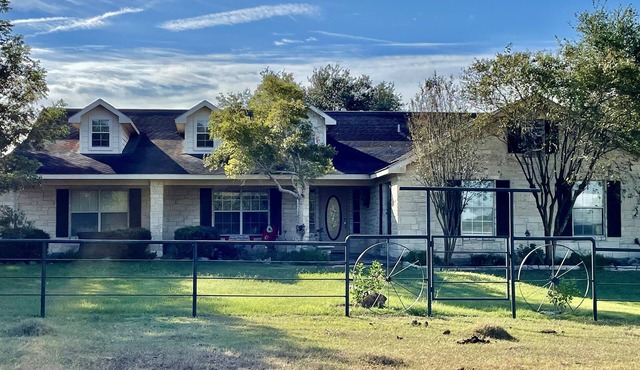 Welcome to Lazy Oaks, a 28 acre cattle ranch
