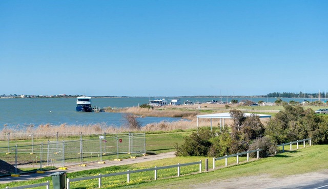 Welcome to Lemonade Right on the River in Goolwa