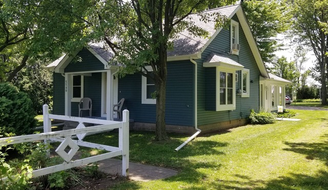 Welcome to Lenny's Lodge; a cozy home nestled into a thriving community.