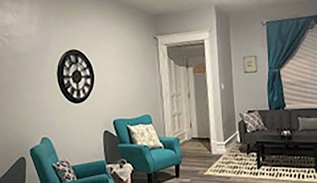 Welcome to Lindley Ave. Where Comfort Awaits!