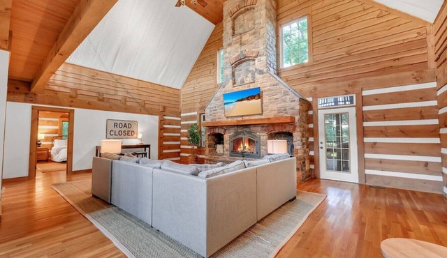 Welcome to 'Logging Off' our stunning Log Cabin 35 mins from Downtown Nashville