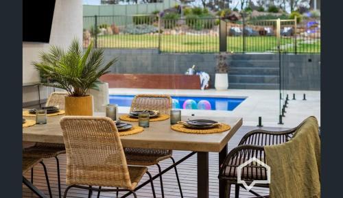 Welcome to Mar-a-Lago Mansion!