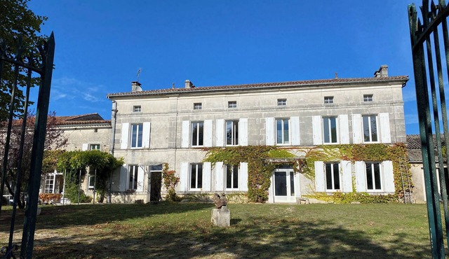 Welcome to Mareuil - Spacious, bright house with swimming pool, garden and comfort