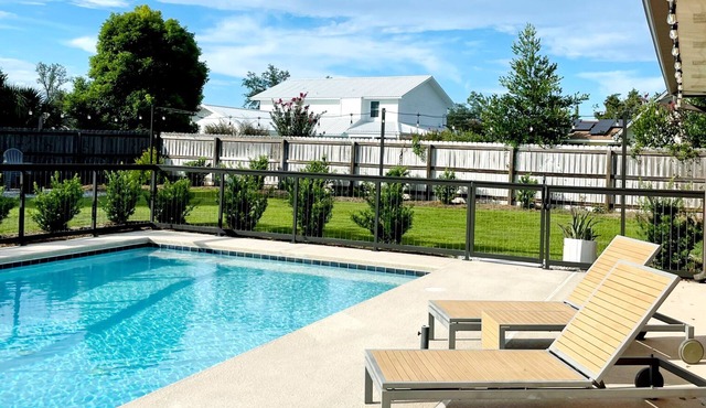 Welcome to Mays Bayou, family friendly 4 bedroom w/heated pool, close to beaches