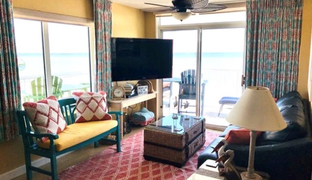 Welcome to Mimi's Place!nStunning, direct ocean front condon3 Bedroom/2 Bath