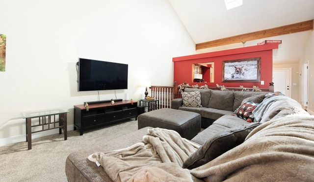 Welcome to Mountain Getaway in this cozy 4 bed 3 bath home.