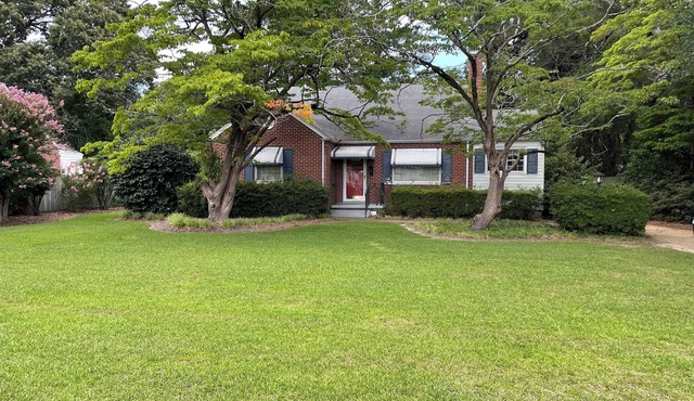 Welcome to Nana's House - Centrally Located & Pet Friendly!