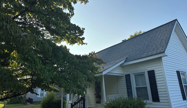 Welcome to Nana's Strawberry Fields Retreat: 5 miles from Carolina Motorsports!