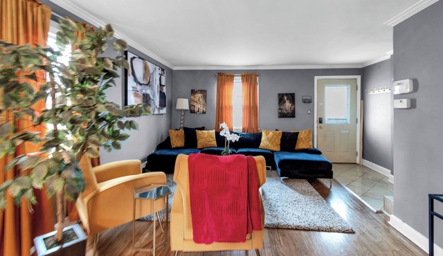 Welcome to Nest Away-your cozy home away from home! Designed for comfort/style.