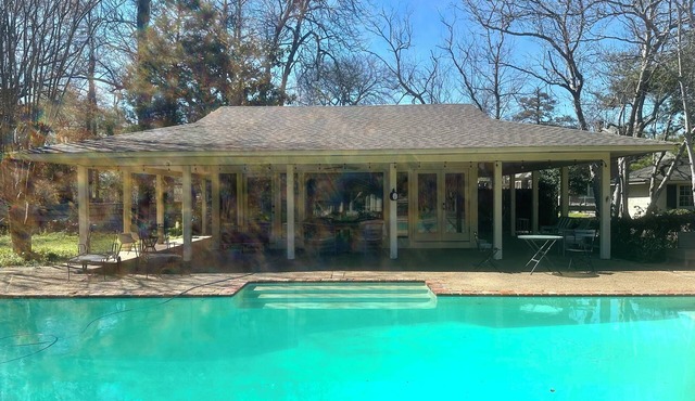 Welcome to OG, the premier guesthouse in Clarksdale. One mile from the jukes!