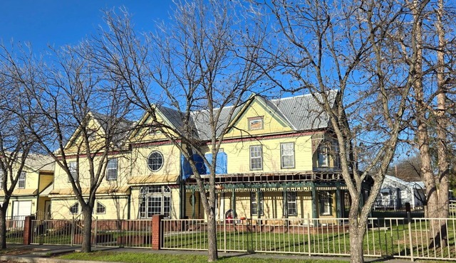 Welcome to our 1890 Victorian MansionnSpacious 8-bedroom house in lovely Coleman