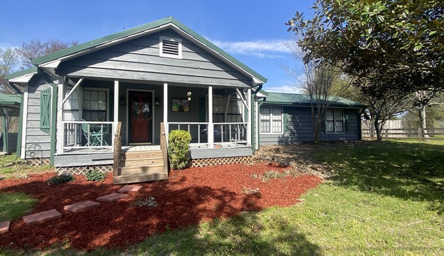 Welcome to our beautiful French Quarter Market, we hope you enjoy your stay!