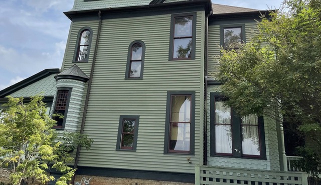 Welcome to our BNB Historical District. Reservation for the whole house.