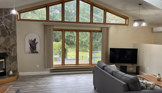 Welcome to our lakefront vacation rental!n