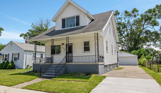 Welcome to our charming two-bedroom in Warren/Detroit, MI n