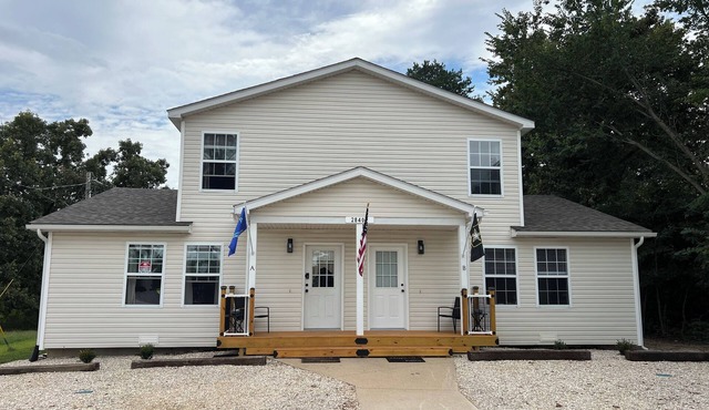 Welcome to our Comfy Condo, on historic rte 66, 15 min from Ft Leonard Wood.