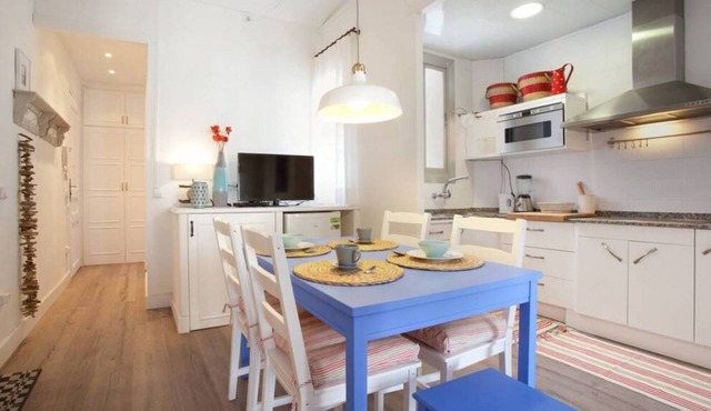 Welcome to our cozy apartment in Poblenou! You will love it because it's location, close to all the main interesting places in Barcelona and at the same time, away from the noise of the city.