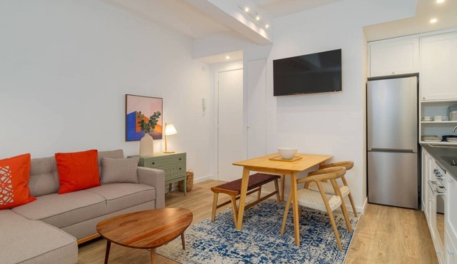 Welcome to our cozy apartment in Poblenou! You will love it because it's location, close to all the main interesting places in Barcelona and at the same time, away from the noise of the city.