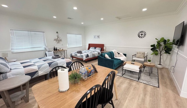 Welcome to Our Cozy Masterbedroom near Disneyland