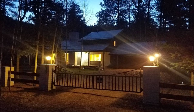 Welcome to our " Korner Kabin " In the aspens and pines.