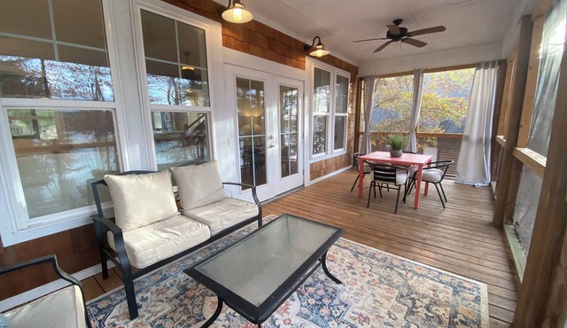 Welcome to our Lake Keowee Cottage Retreat in Six Mile! Escape to the tranquil beauty of Lake Keo.