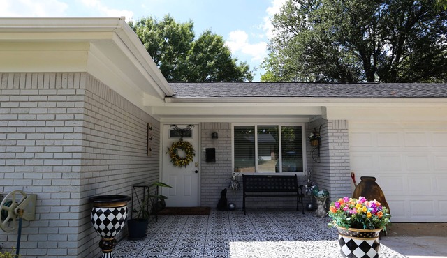 Welcome to our lovely 3bedroom house located 11mins away fr entertainment center