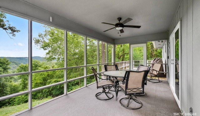 Welcome to Owl Hollow Retreat! Stunning mountain and valley views.