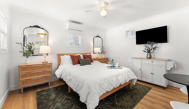 Welcome to Palm Bungalow in beautiful Redlands, your cozy, stylish escape