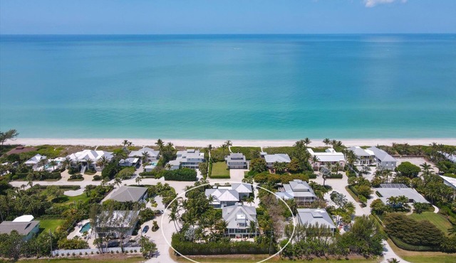 Welcome to Palm Paradise - 3 bed 3 bath pool home located near the historical downtown area of BG!