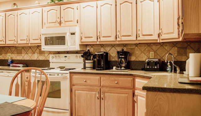 Welcome to Paradise by the Pool – Your Condo Getaway