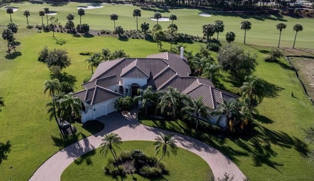 Welcome to paradise for you and your fur babies!